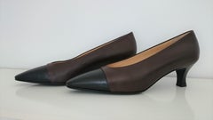 Prada Dark Bicolor Heels in Leather. Size 39 1/2