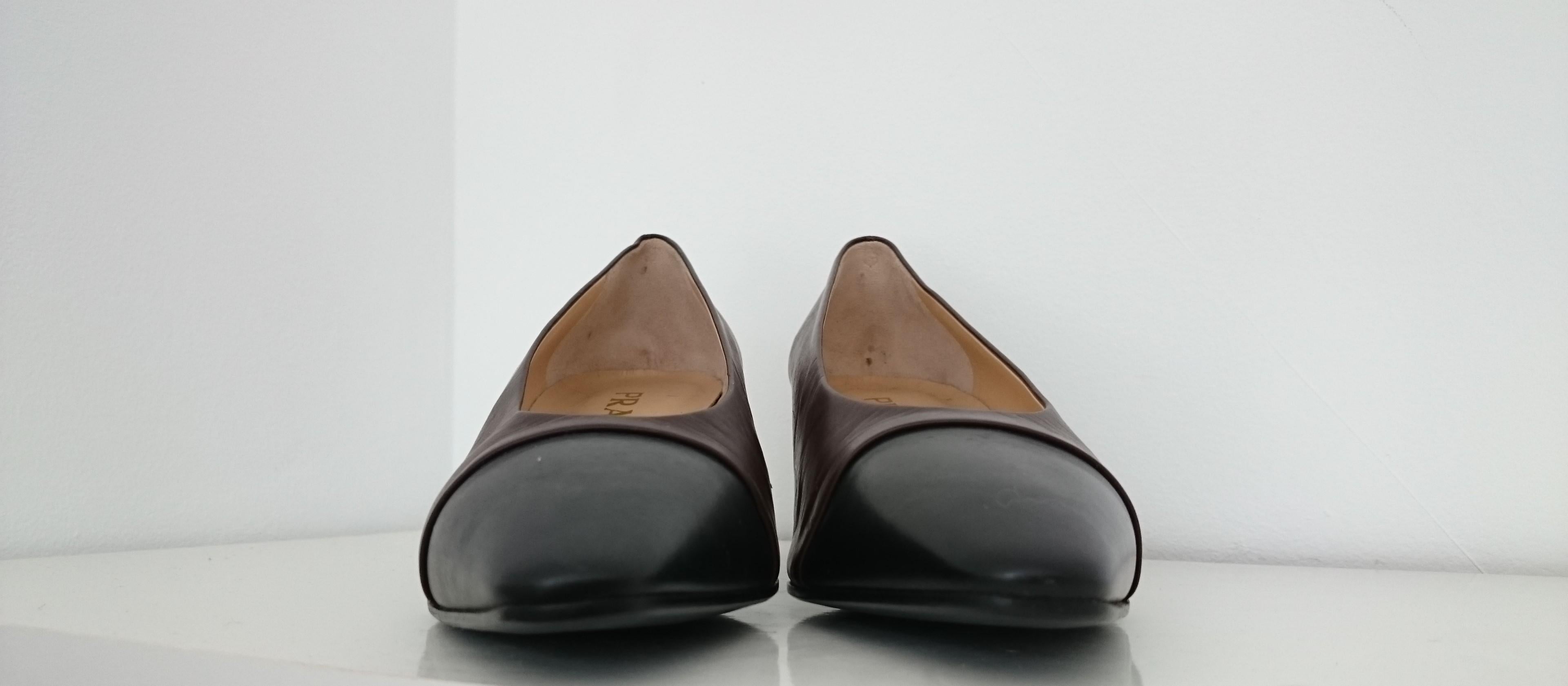 Black Prada Dark Bicolor Heels in Leather. Size 39 1/2 For Sale