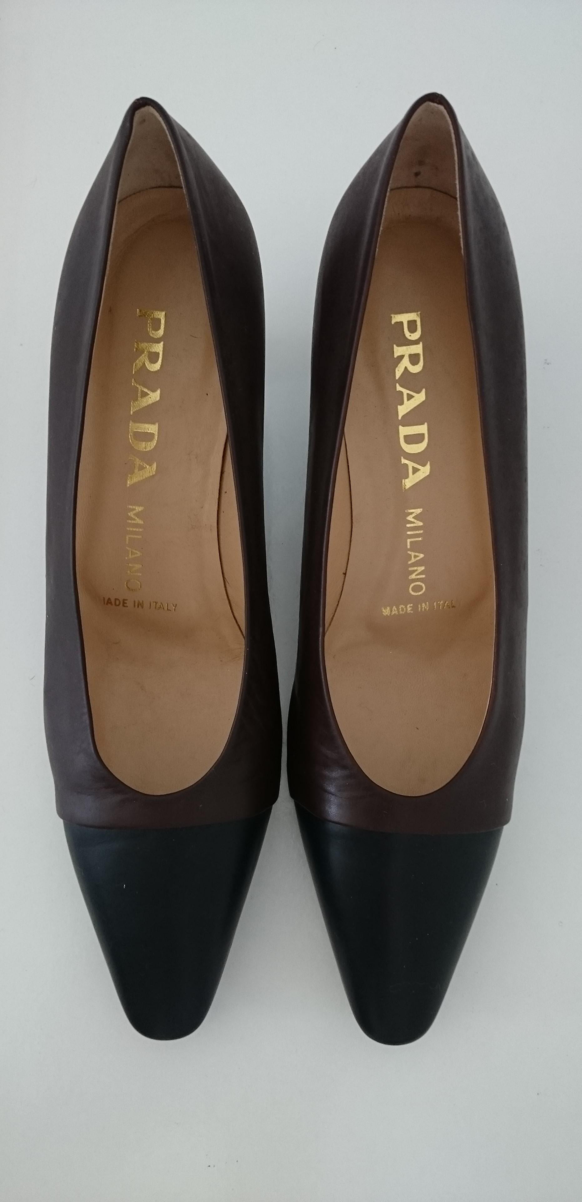 Women's Prada Dark Bicolor Heels in Leather. Size 39 1/2 For Sale