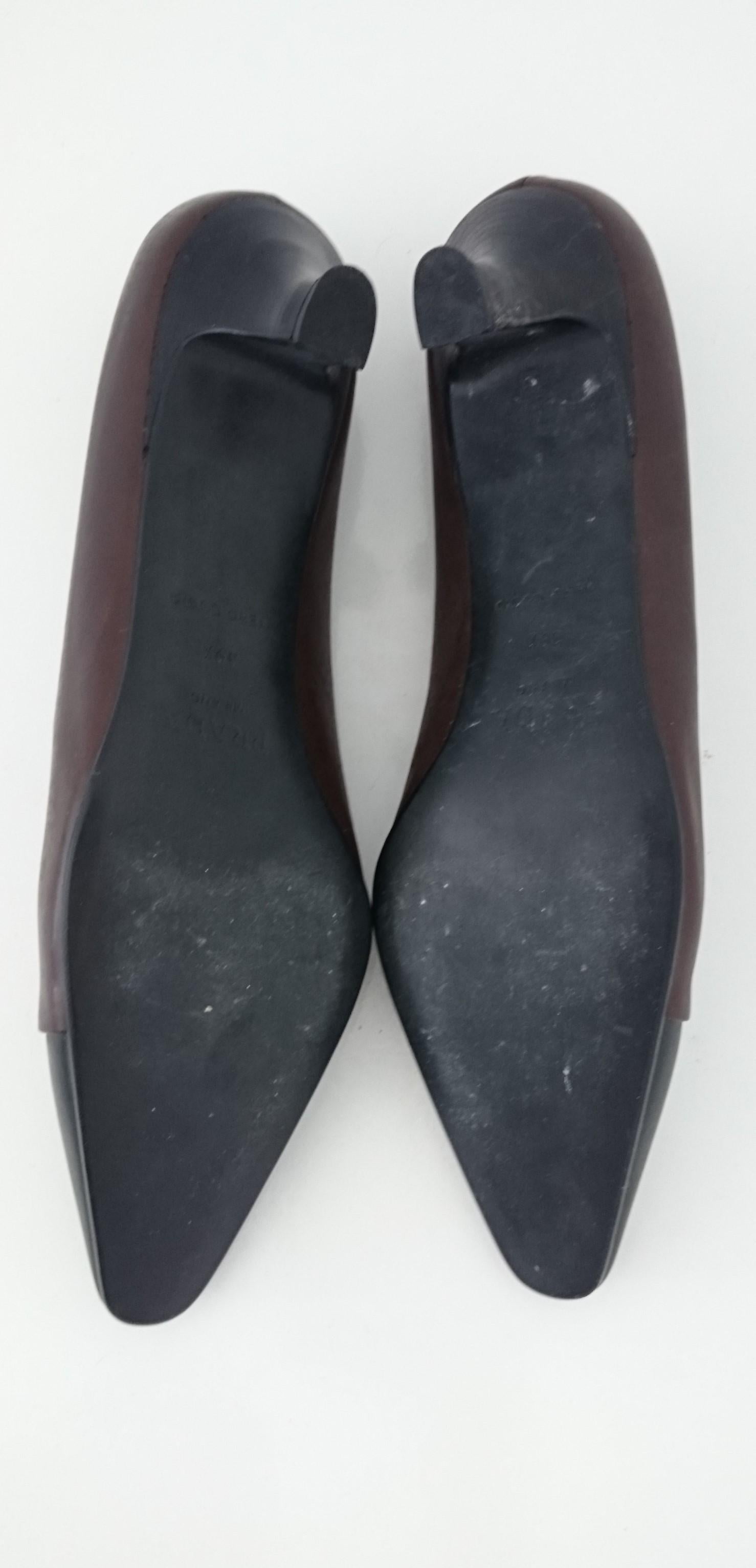 Prada Dark Bicolor Heels in Leather. Size 39 1/2 For Sale 1