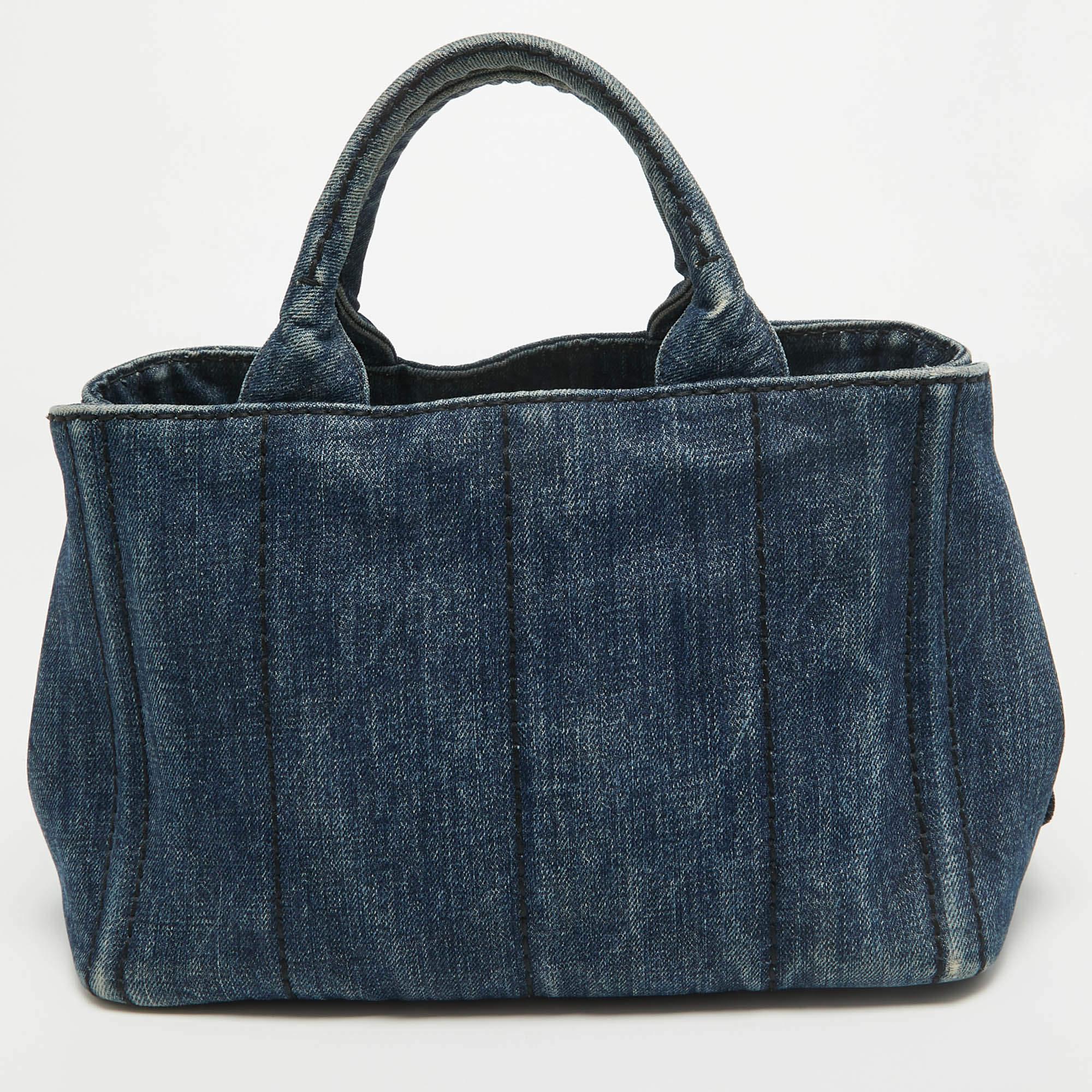 This alluring tote bag for women has been designed to assist you on any day. Convenient to carry and fashionably designed, the tote is cut with skill and sewn into a great shape. It is well-equipped to be a reliable accessory.

Includes: Detachable