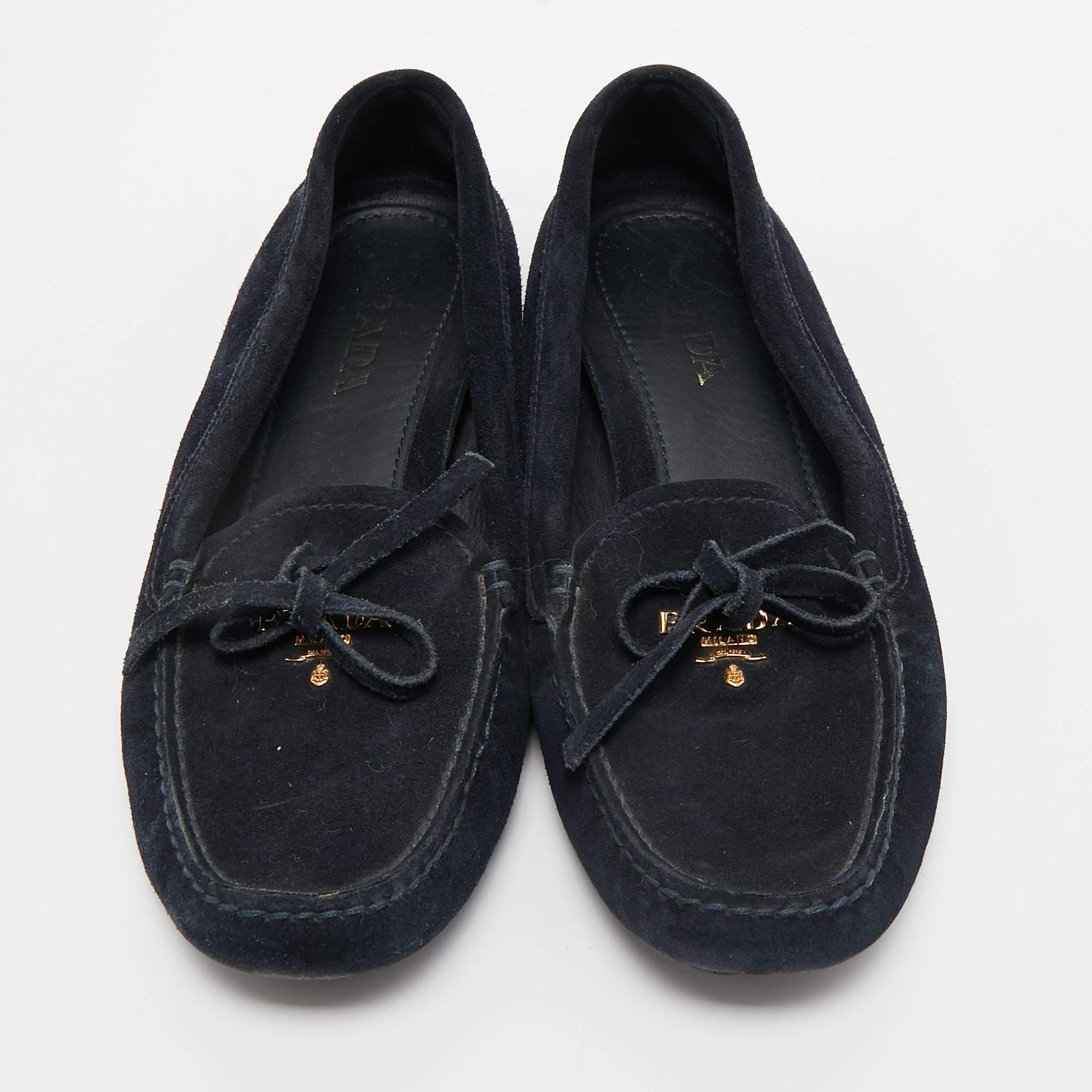 Noir Prada - Mocassins en daim bleu foncé avec nœud, taille 35,5 en vente