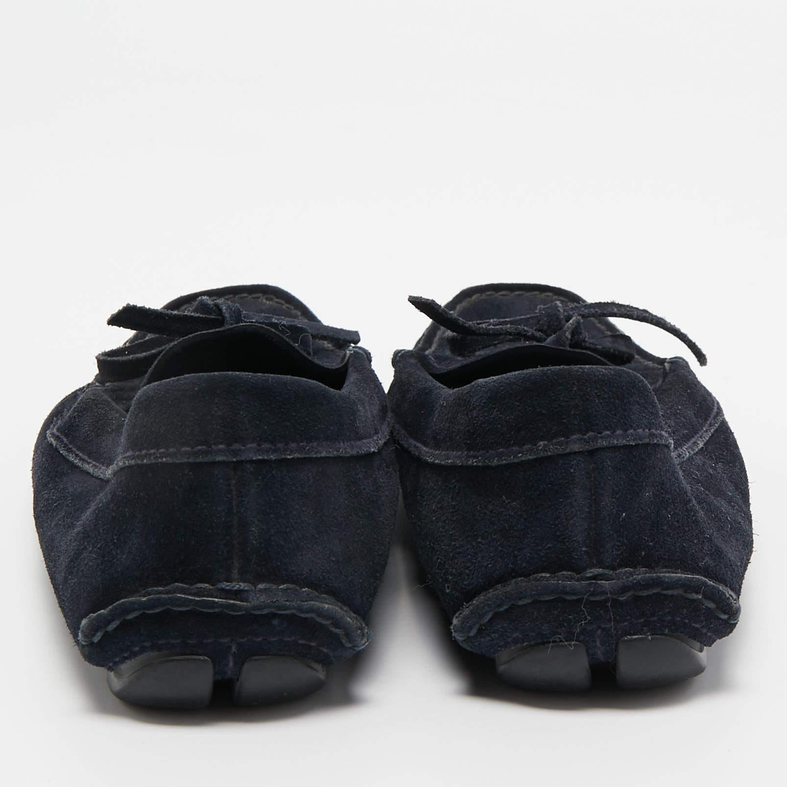 Prada - Mocassins en daim bleu foncé avec nœud, taille 35,5 Pour femmes en vente
