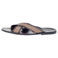 Prada Dunkelbraun/Beige Leder und Segeltuch Criss Cross Flache Slide Sandalen Größe 44