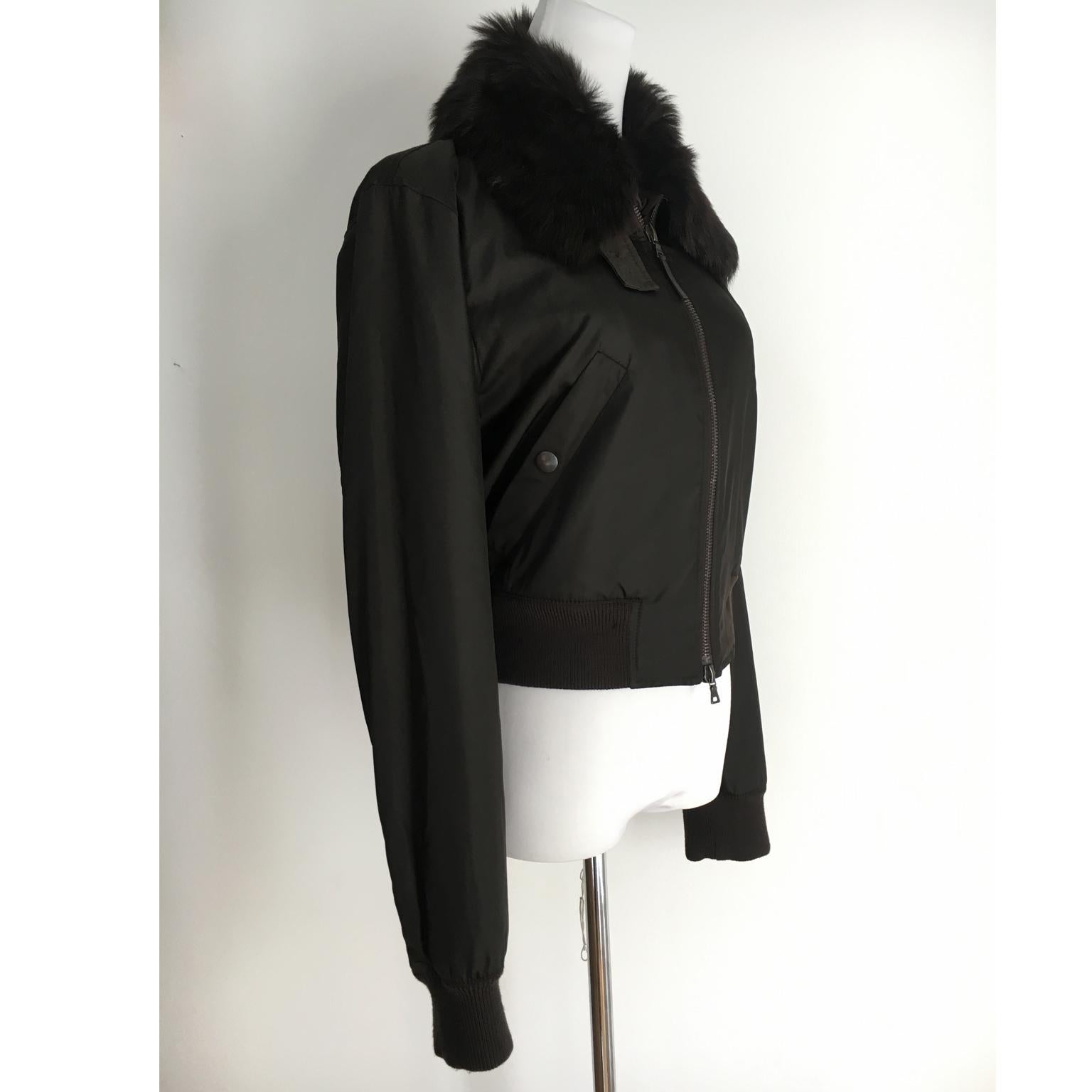 Prada dark chocolate brown cropped bomber jacket from circa 1990's.
Featuring removable fur collar, front 2 ways zip fastening, two front welt pockets and long sleeves. Original size : 46 (IT)     It fits like 36 EU, 4-6 US.
Measurements : 
Length :