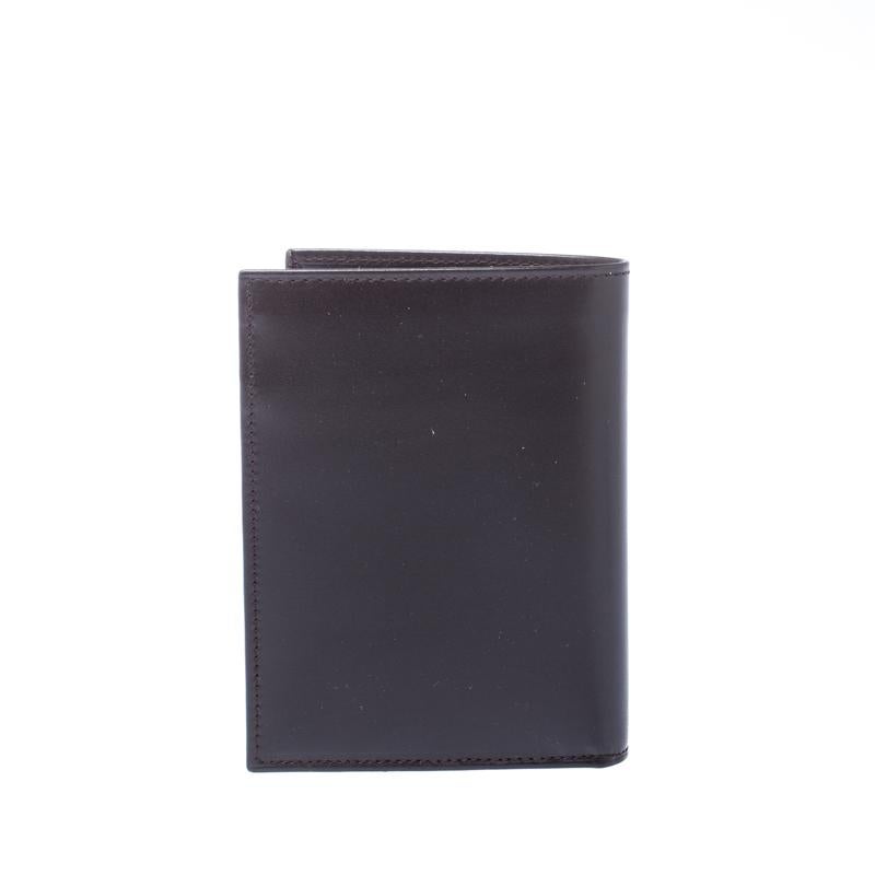 Prada Dark Brown Leather Bi Fold Card Holder In Excellent Condition In Dubai, Al Qouz 2