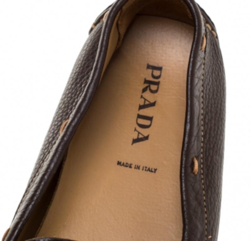 De las mujeres Prada Mocasines de cuero marrón oscuro Talla 39 en venta