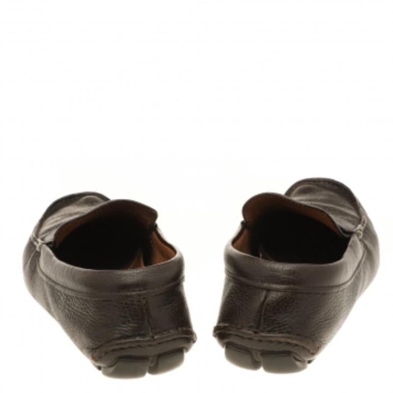 Prada - Mocassins en cuir marron foncé Taille 41 en vente 2