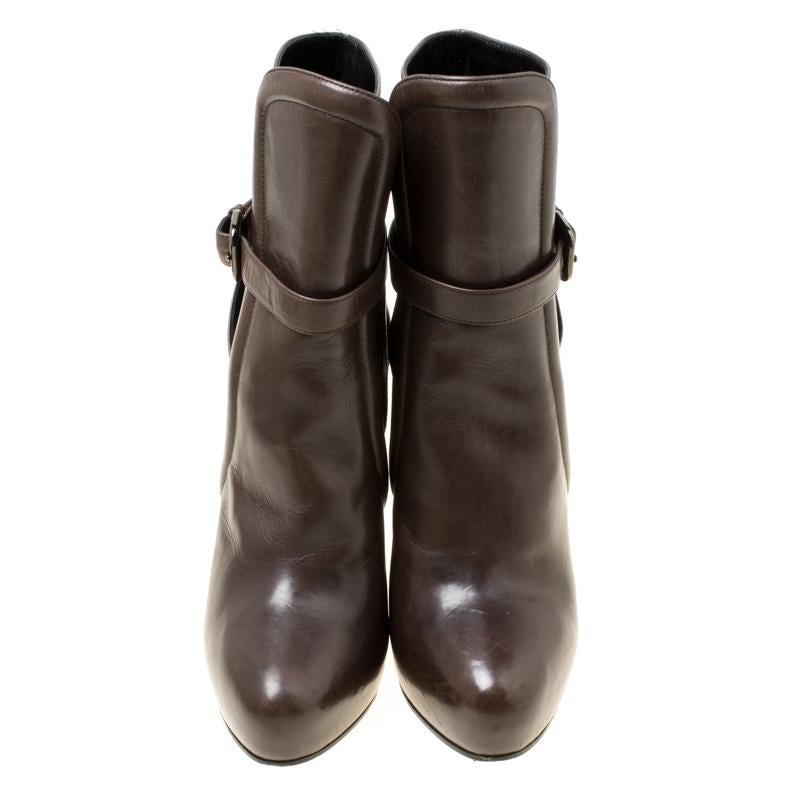 Get set to charm the crowds and enchant them in these ankle boots from Prada! These gorgeous dark brown boots have been crafted from leather and styled with almond toes and buckled straps. They come equipped with comfortable leather lined insoles,