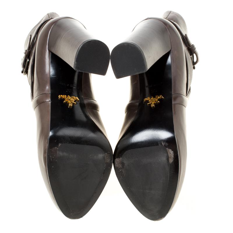 Prada Dark Brown Leather Platform Ankle Boots Size 36 In Good Condition In Dubai, Al Qouz 2