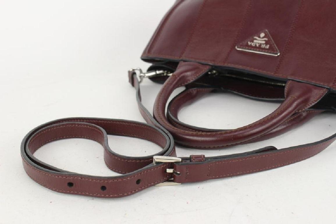 Prada Dark Burgundy Bordeaux Leather Canapa 2way Tote Bag 143pr729 In Good Condition For Sale In Dix hills, NY