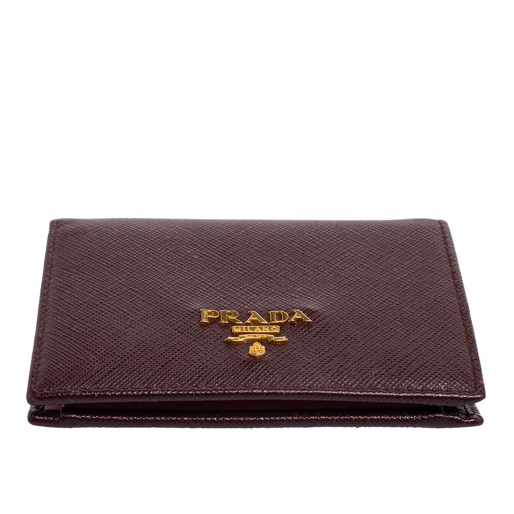 Prada Dark Burgundy Saffiano Lux Leather Bifold Card Case In Good Condition In Dubai, Al Qouz 2