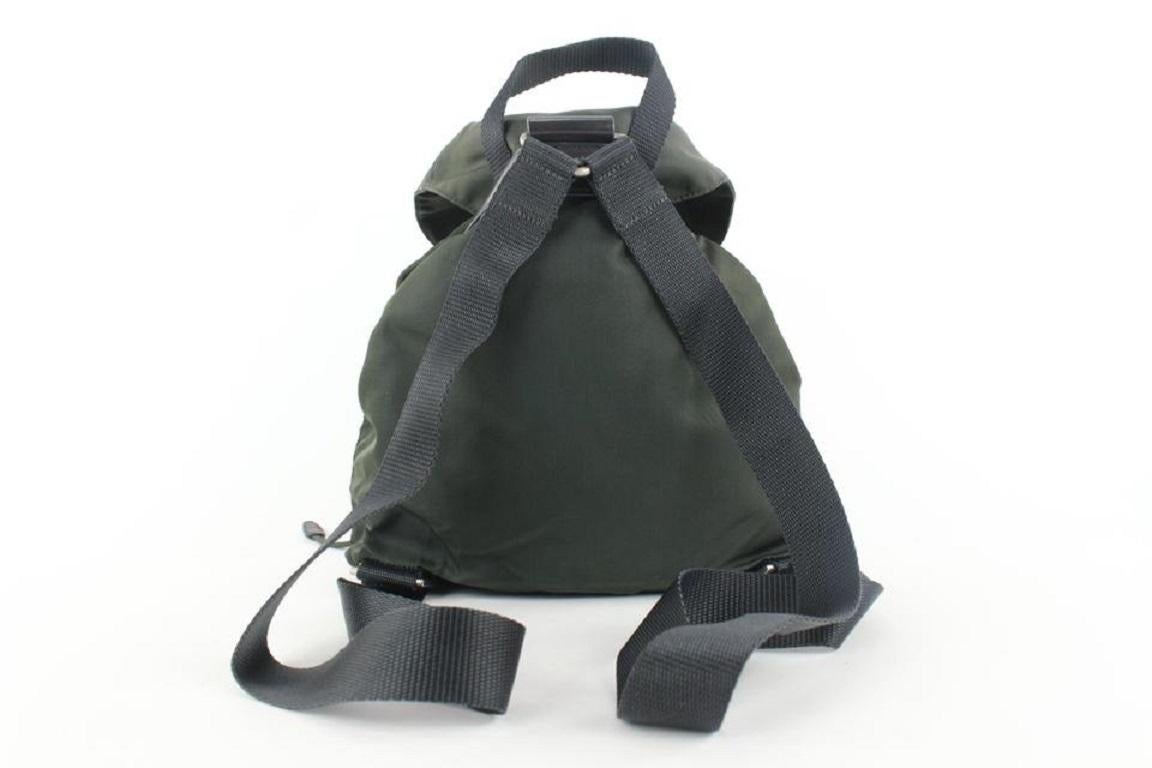 Prada Dark Green Tessuto Nylon Twin Pocket Backpack 885pr413 In Good Condition For Sale In Dix hills, NY
