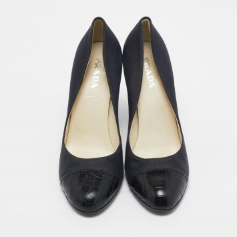 Prada Pumps in raso grigio scuro/nero e pelle goffrata a CAP misura 37 in vendita 2
