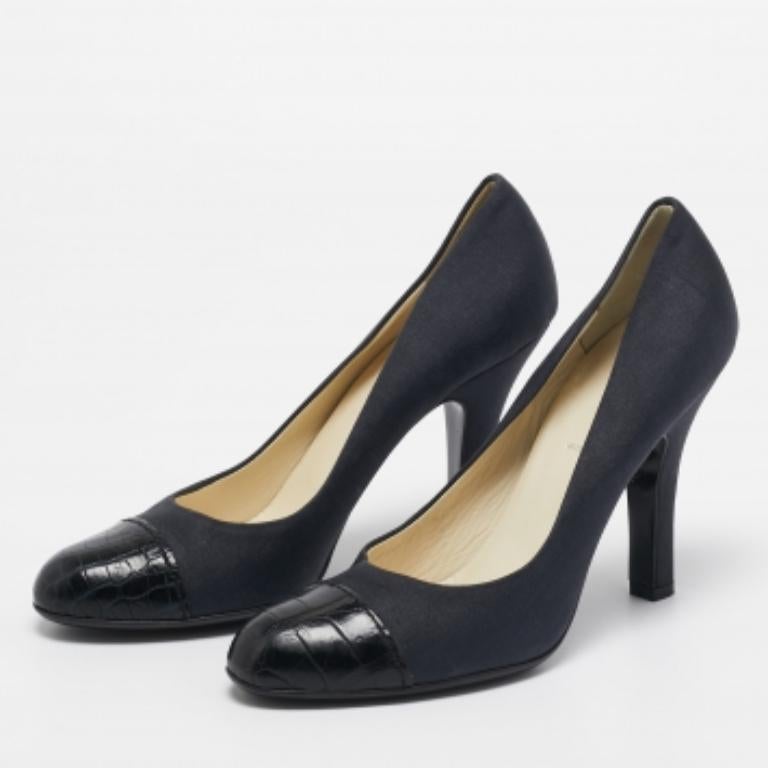 Prada Pumps in raso grigio scuro/nero e pelle goffrata a CAP misura 37 in vendita 3