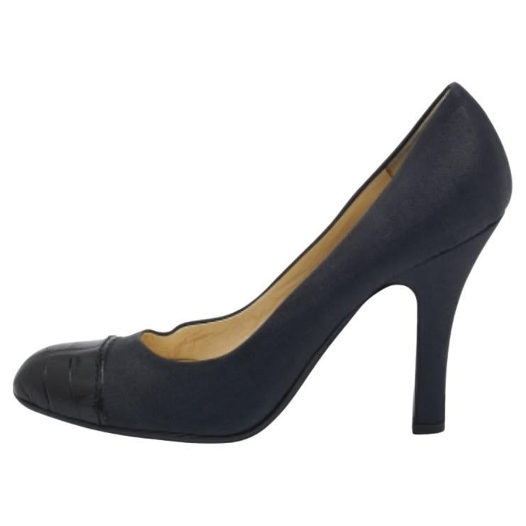 Prada Pumps in raso grigio scuro/nero e pelle goffrata a CAP misura 37 in vendita