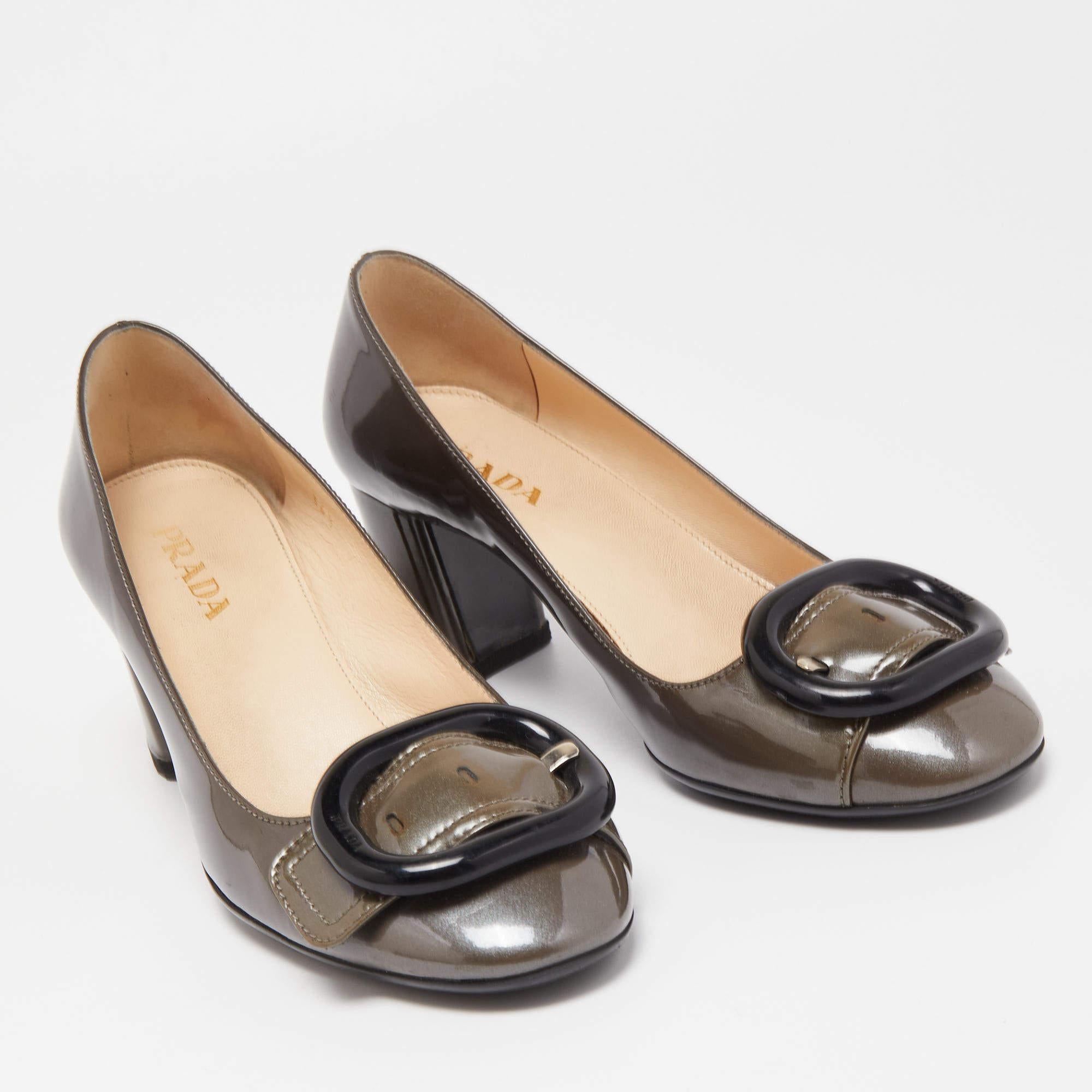 Wonderfully crafted shoes added with notable elements to fit well and pair perfectly with all your plans. Make these Prada patent leather pumps yours today!

