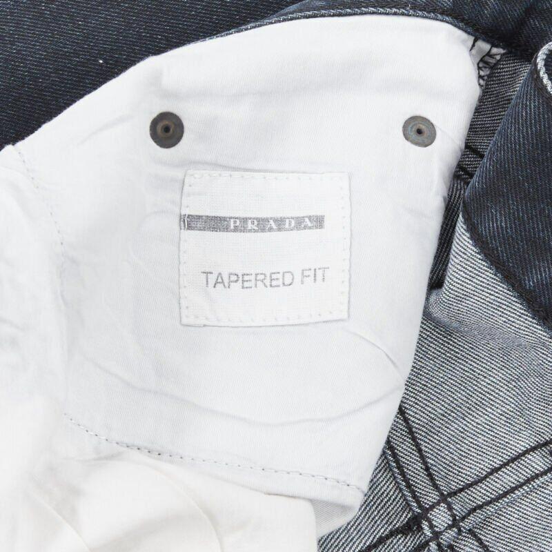 PRADA pantalon en denim lavé gris foncé à braguette boutonnée, coupe fuselée, jambe fine, jean 28