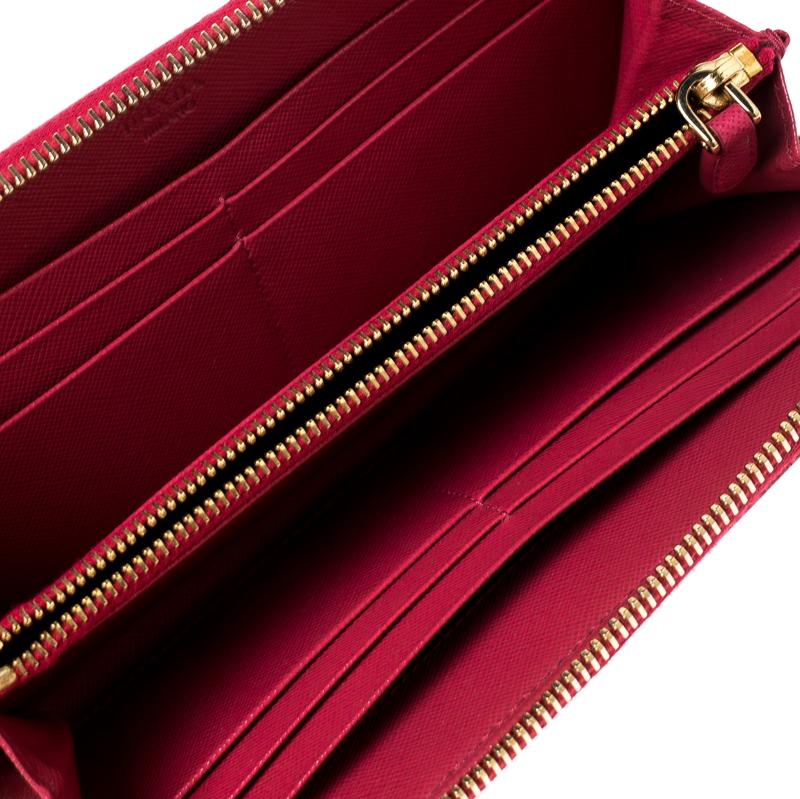 This wallet from Prada is one creation a fashionista like you must own. It has been wonderfully crafted from dark pink Saffiano lux leather. The gold-tone top zipper opens to reveal a leather-fabric lined interior featuring multiple card slots and a