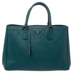 Grand sac à main Prada en cuir Saffiano Lux vert foncé pour le jardinier