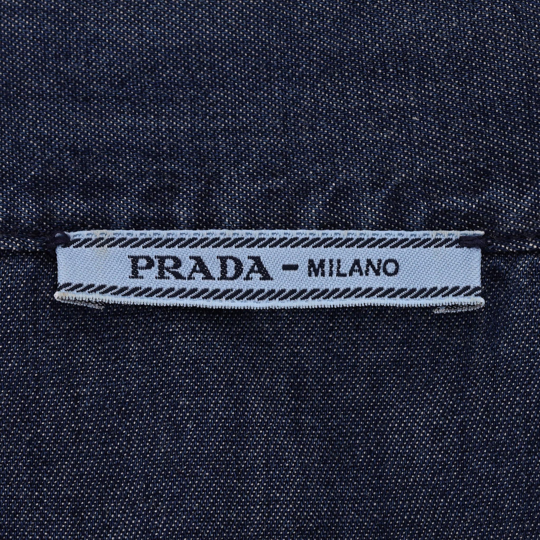 Prada - Top sans manches en denim avec lien au cou en vente 2