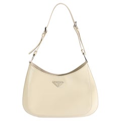 Bolso de hombro Prada Cleo de piel de becerro cepillada beige desierto