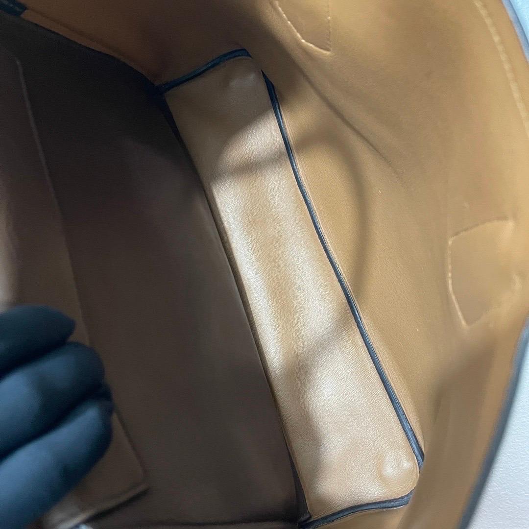 Prada Borsa doppia media in pelle saffiano marrone cioccolato scuro con tracolla in vendita 9