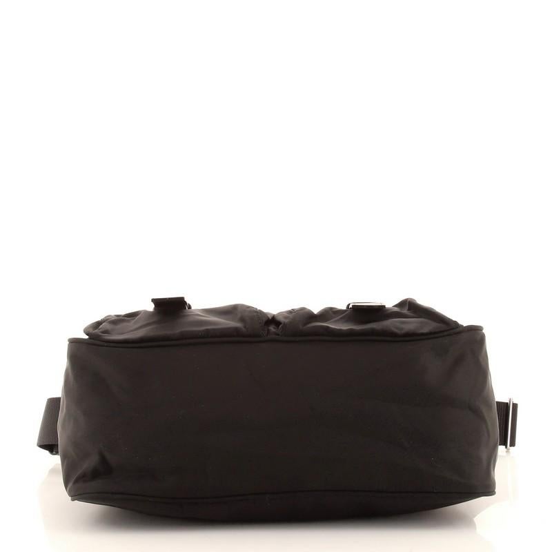 Prada Double Buckle Flap Kameratasche Tessuto Medium im Zustand „Relativ gut“ in NY, NY