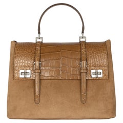 Borsa Prada con doppio patto e manico superiore