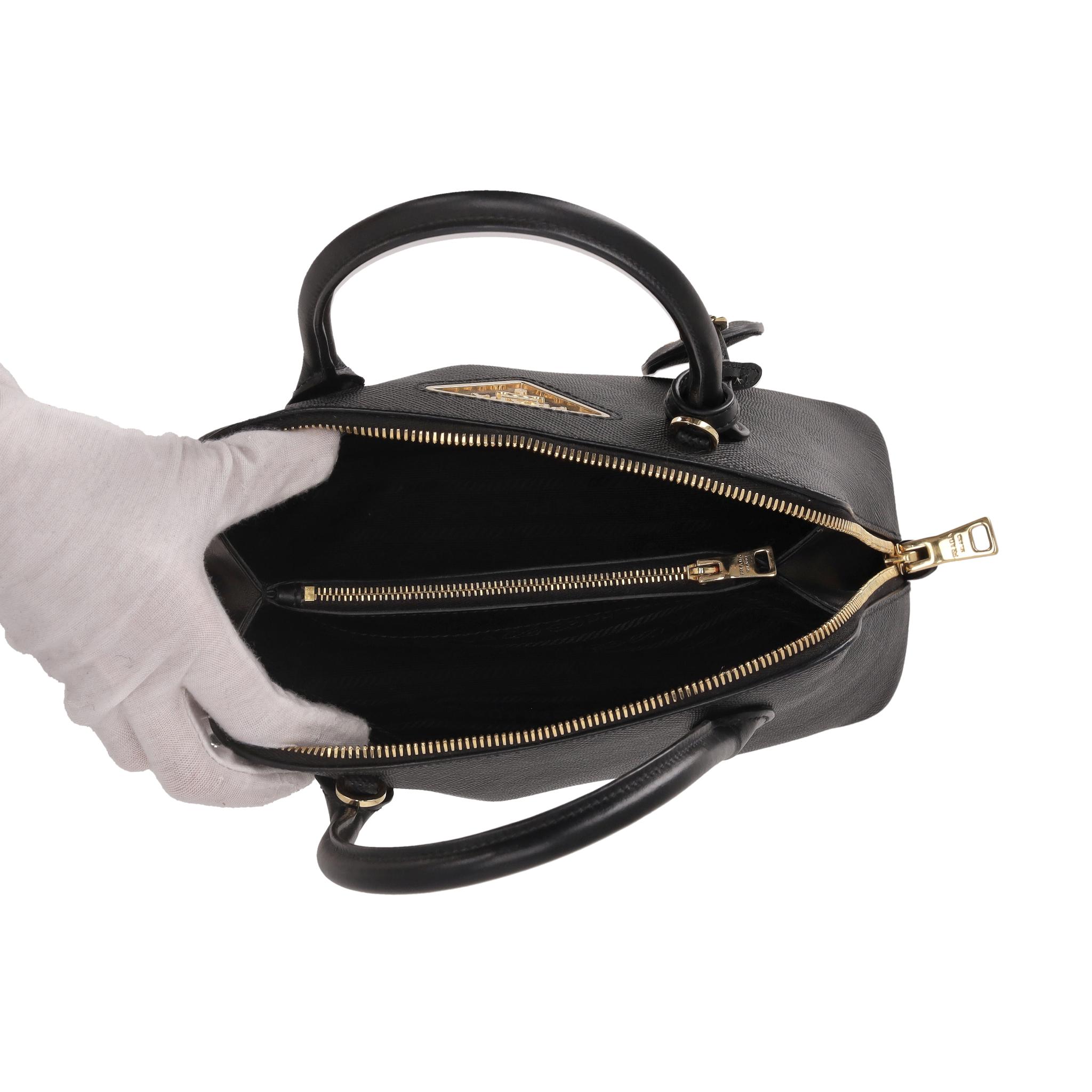 Prada Double Saffiano Leder-Umhängetasche im Angebot 1