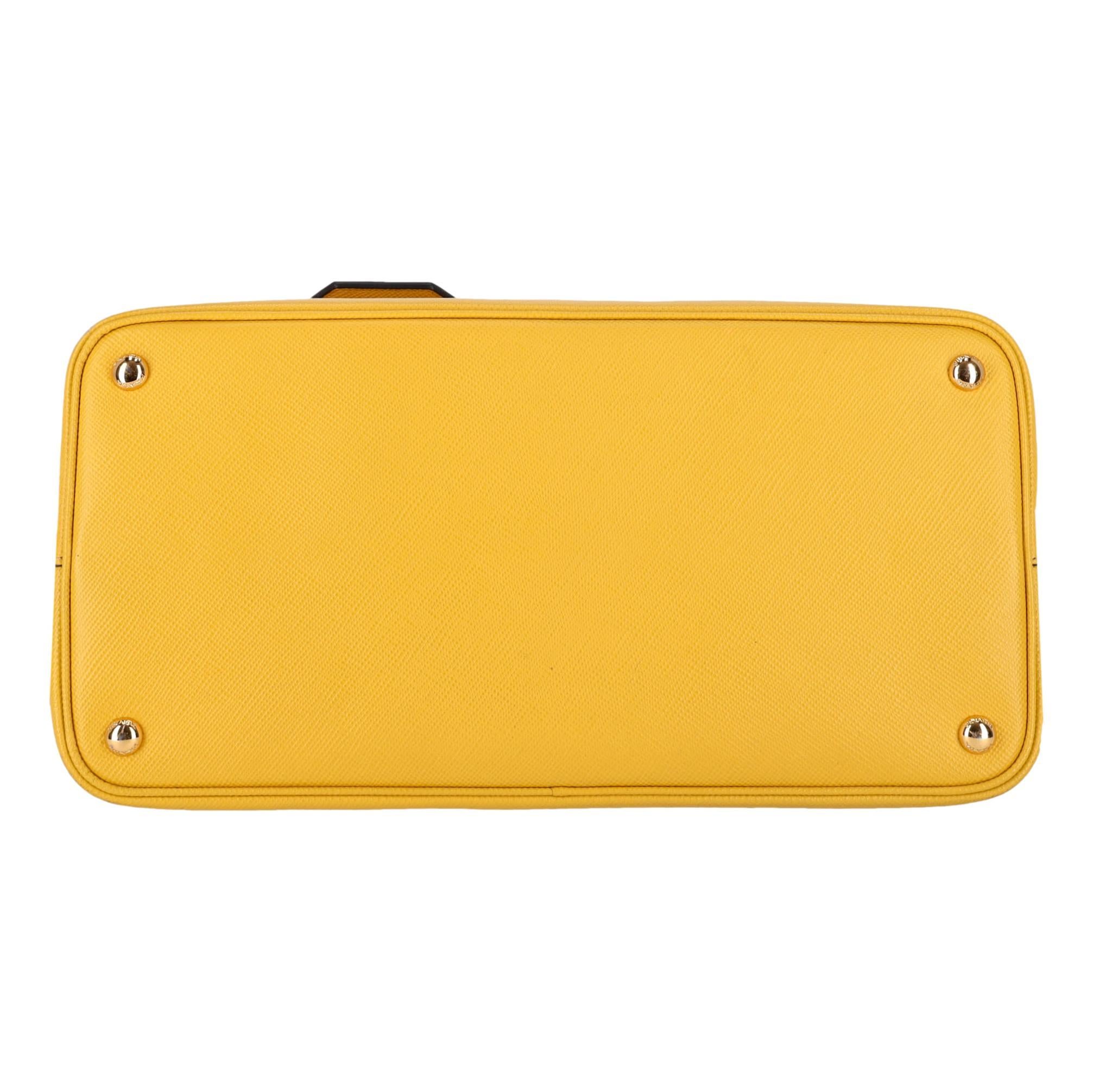 Prada Double Saffiano Leather Large Tote Bag Pour femmes en vente