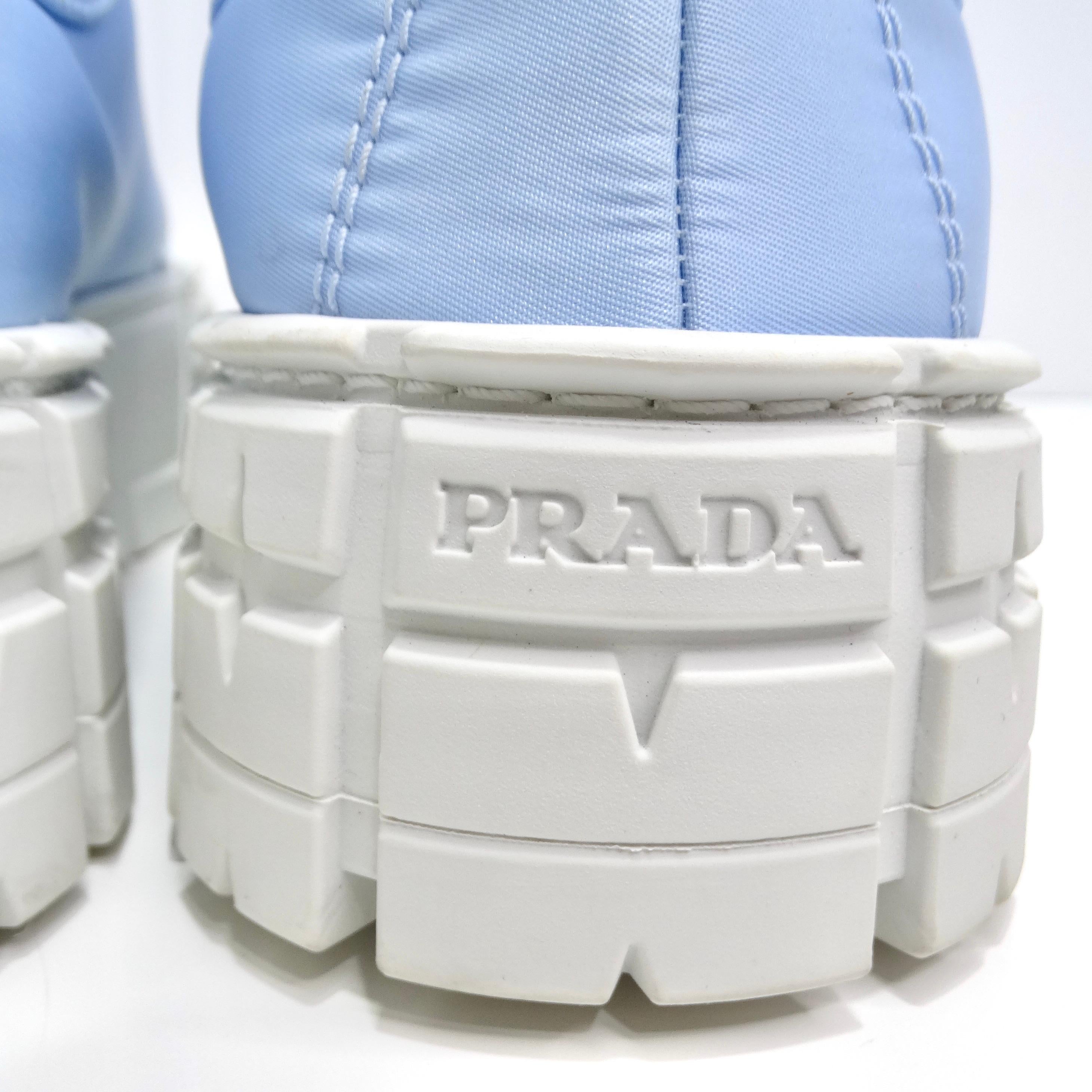 Baskets Prada à double roue en gabardine de nylon bleu clair en vente 3