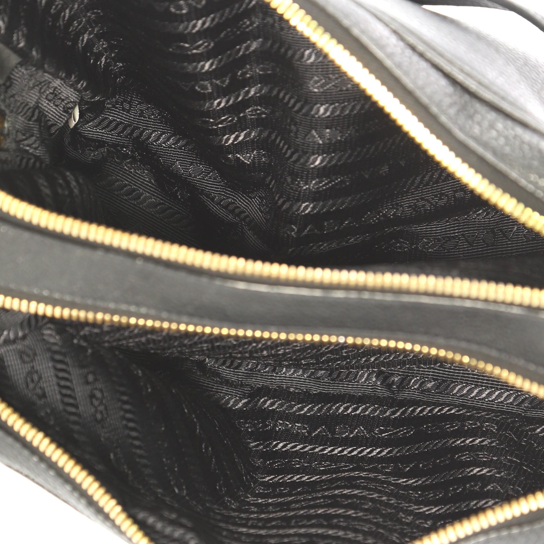 Prada Doppelreißverschluss-Kameratasche Vitello Phenix Medium 2