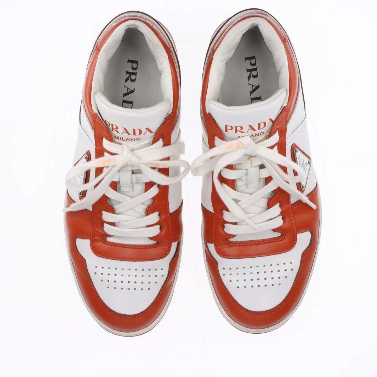 Prada Downtown Leather Sneaker Brown x White en vente 3