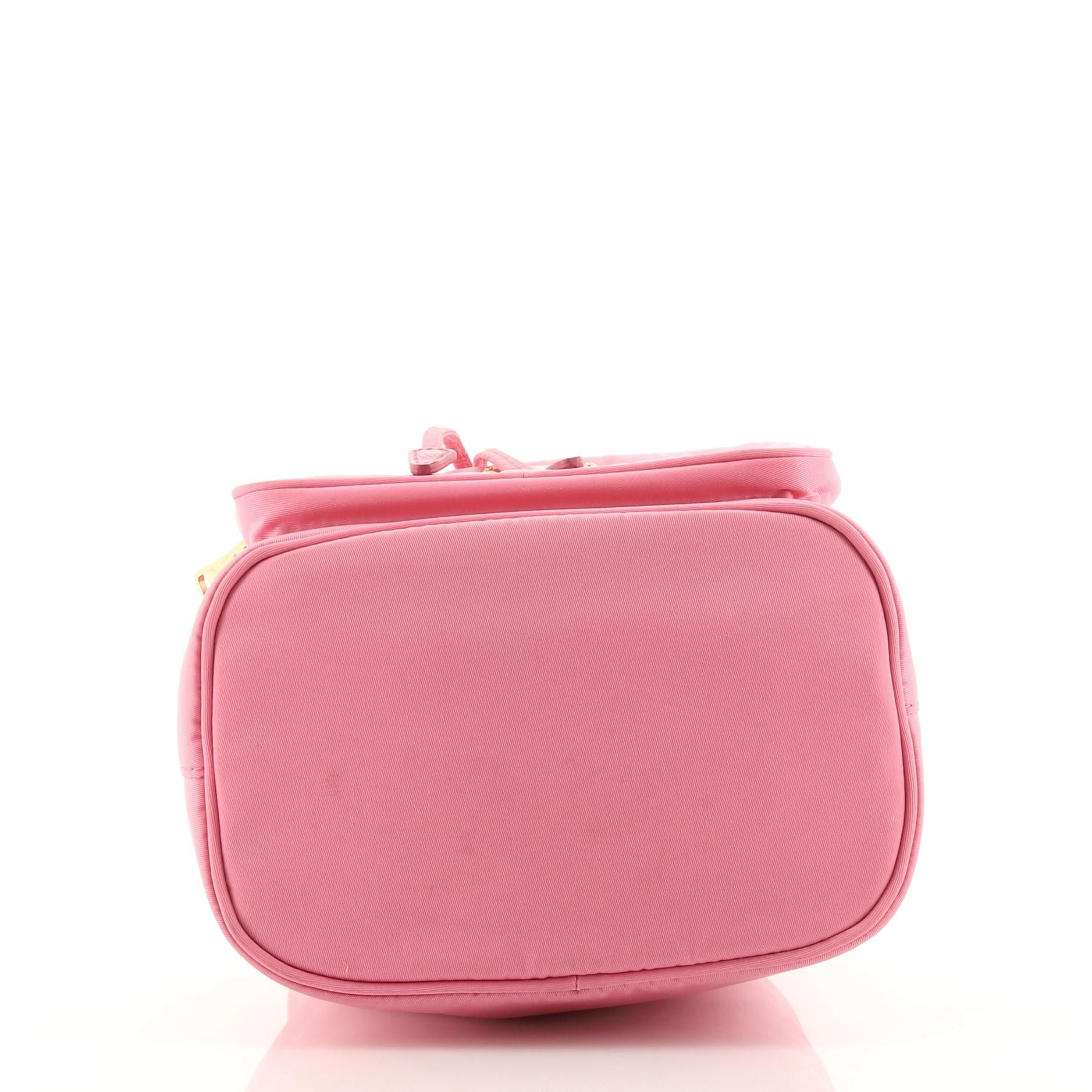 Prada Kordelzug Bucket Bag Tessuto Klein im Zustand „Gut“ in NY, NY