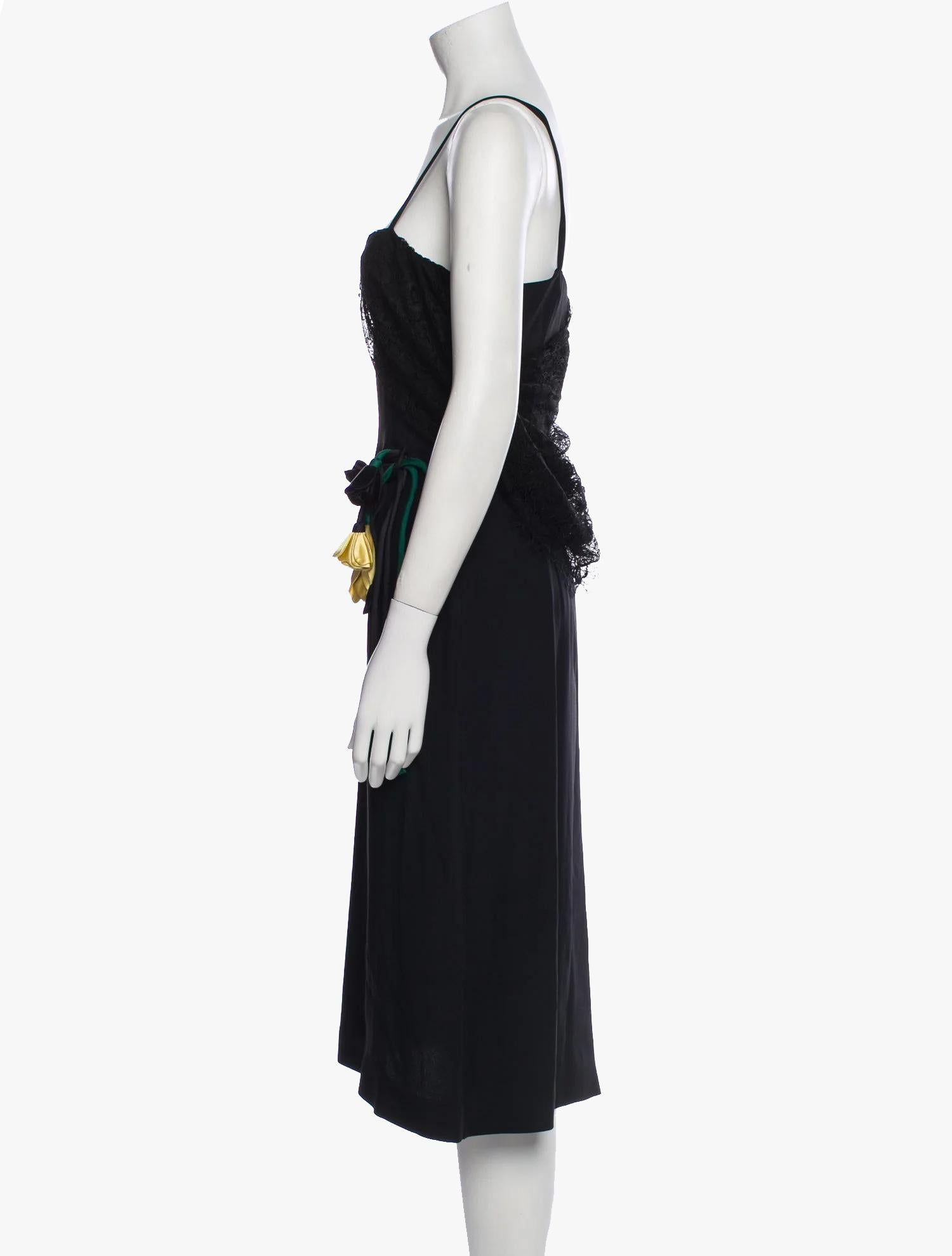 Prada black dress with flower accent and lace trim embellishment

Sleeveless with Square Neckline

Concealed Zip Closure at Back

Fall-Winter 2019 Collection

Size – M / IT42
will fit the parameters 
chest Up to 92 cm
waist 64-70 cm
hips 95-100