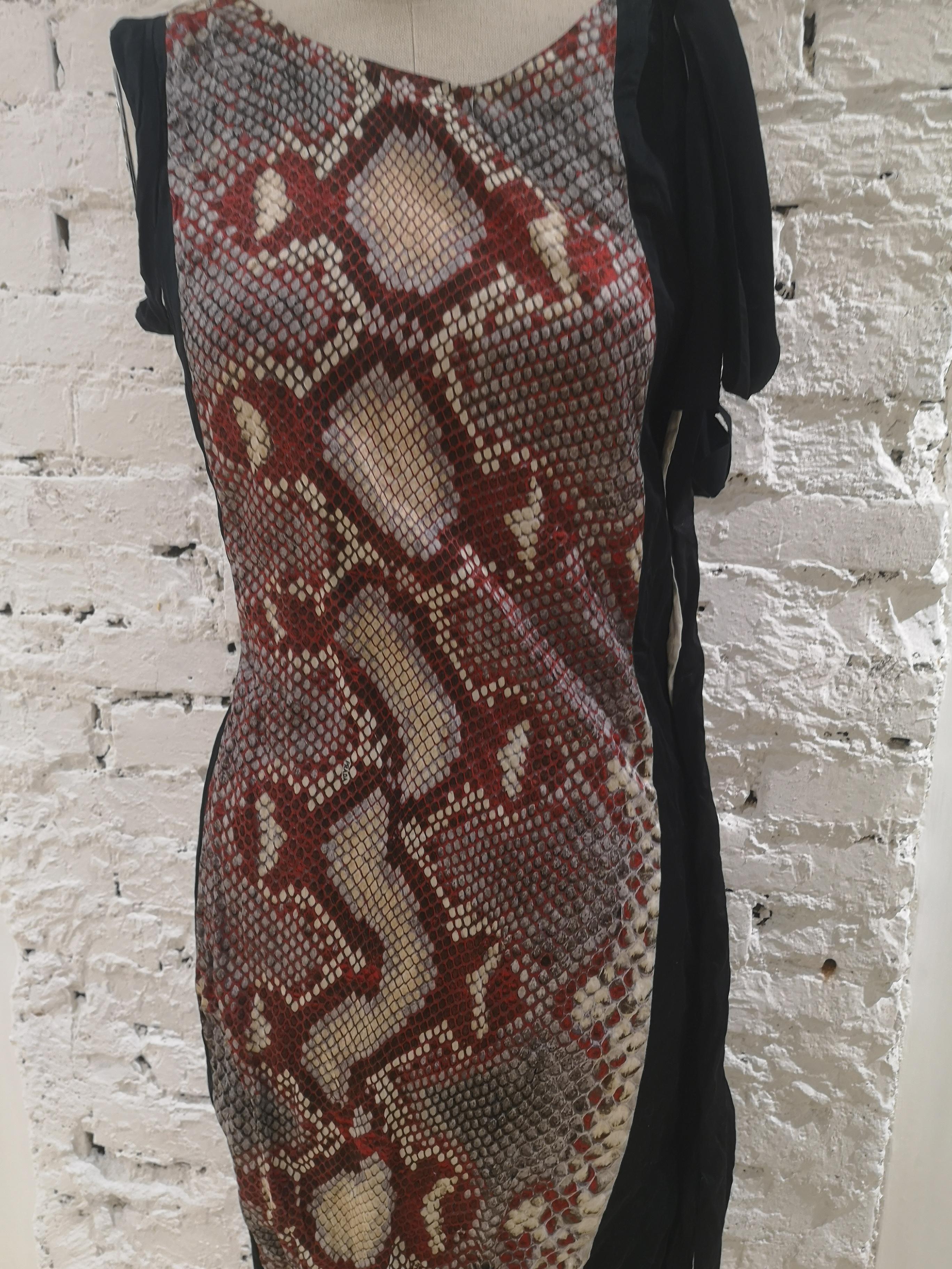 Prada Duchesse Antique Dress Snake print dress from Prada Runway collection
Totally made in italy in a wrinkled fabric made of cotton and metal
embellished with black ribbons on one side of the dress
Size 38