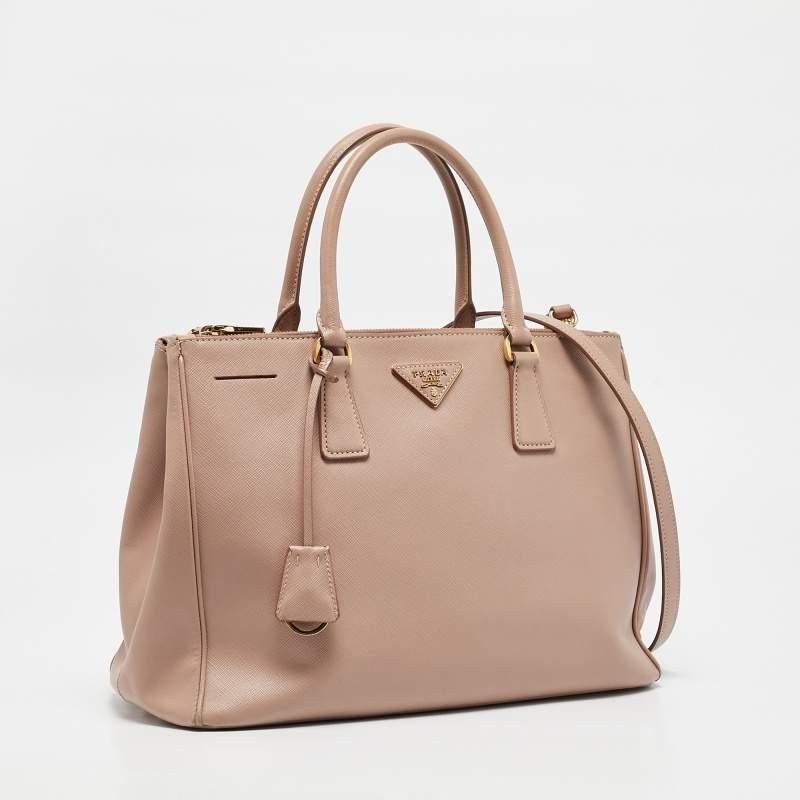 Marrone Tote media con doppia zip di Prada in pelle saffiano Lux rosa polvere