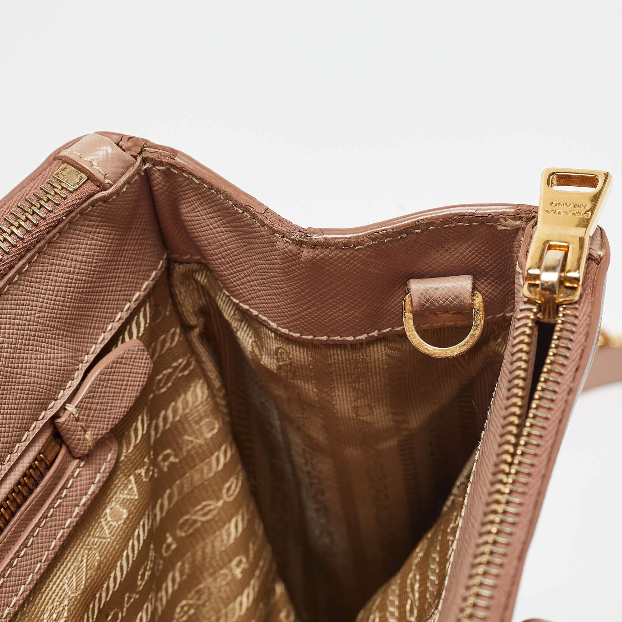 Tote media con doppia zip di Prada in pelle saffiano Lux rosa polvere 3