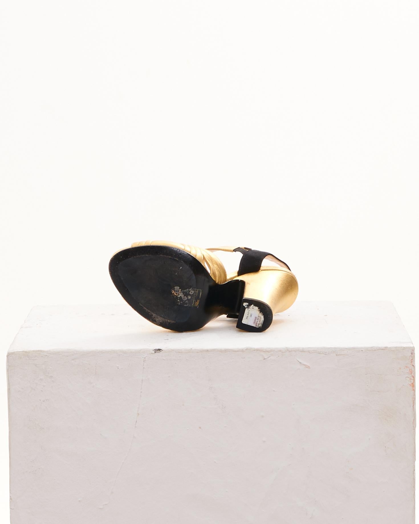 Prada Early 00's Gold Heeled Leather Sandals In condizioni ottime in vendita a Milano, IT