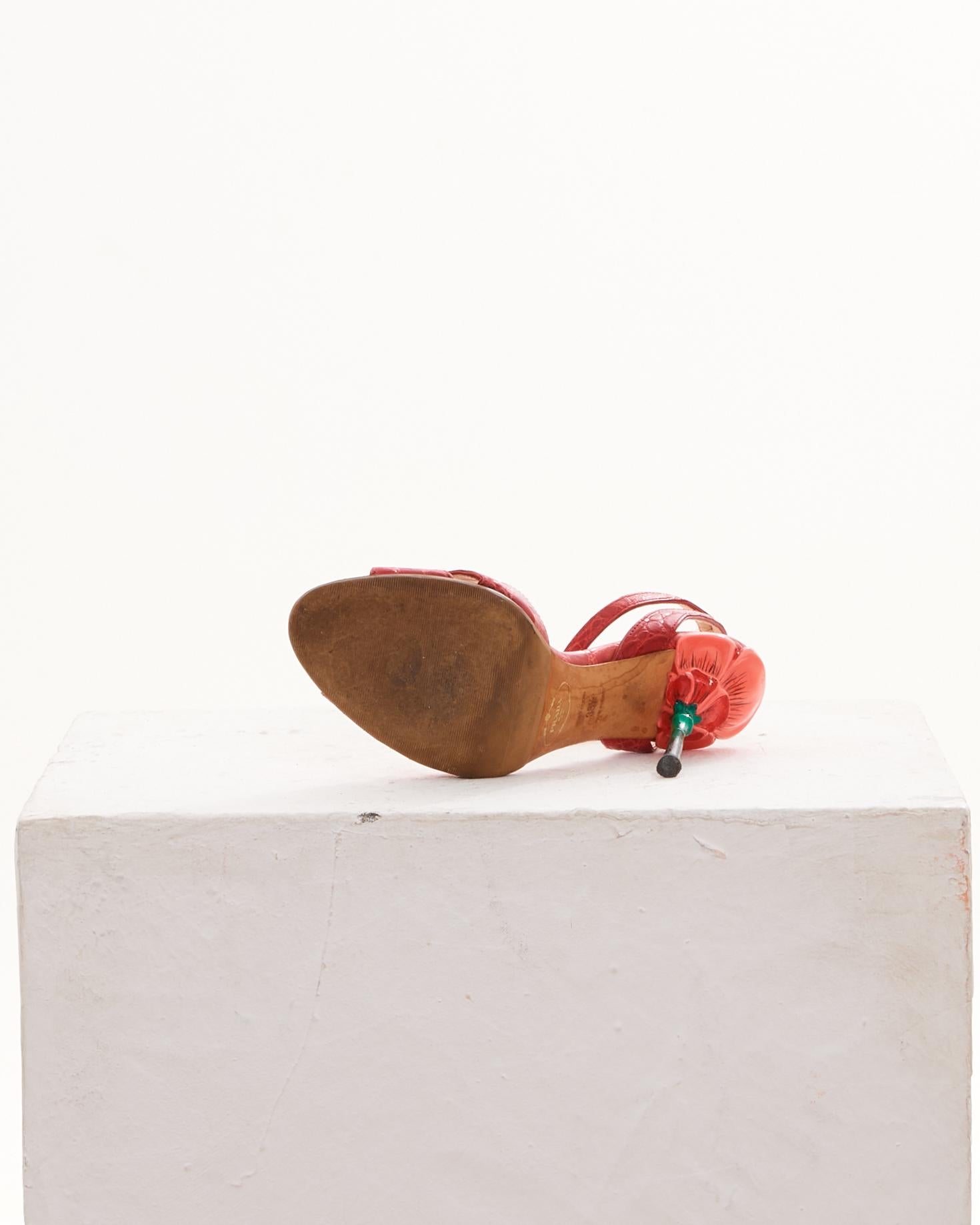 Prada Early 00's Strawberry Cocco leather sandals In Excellent Condition For Sale In Milano, IT