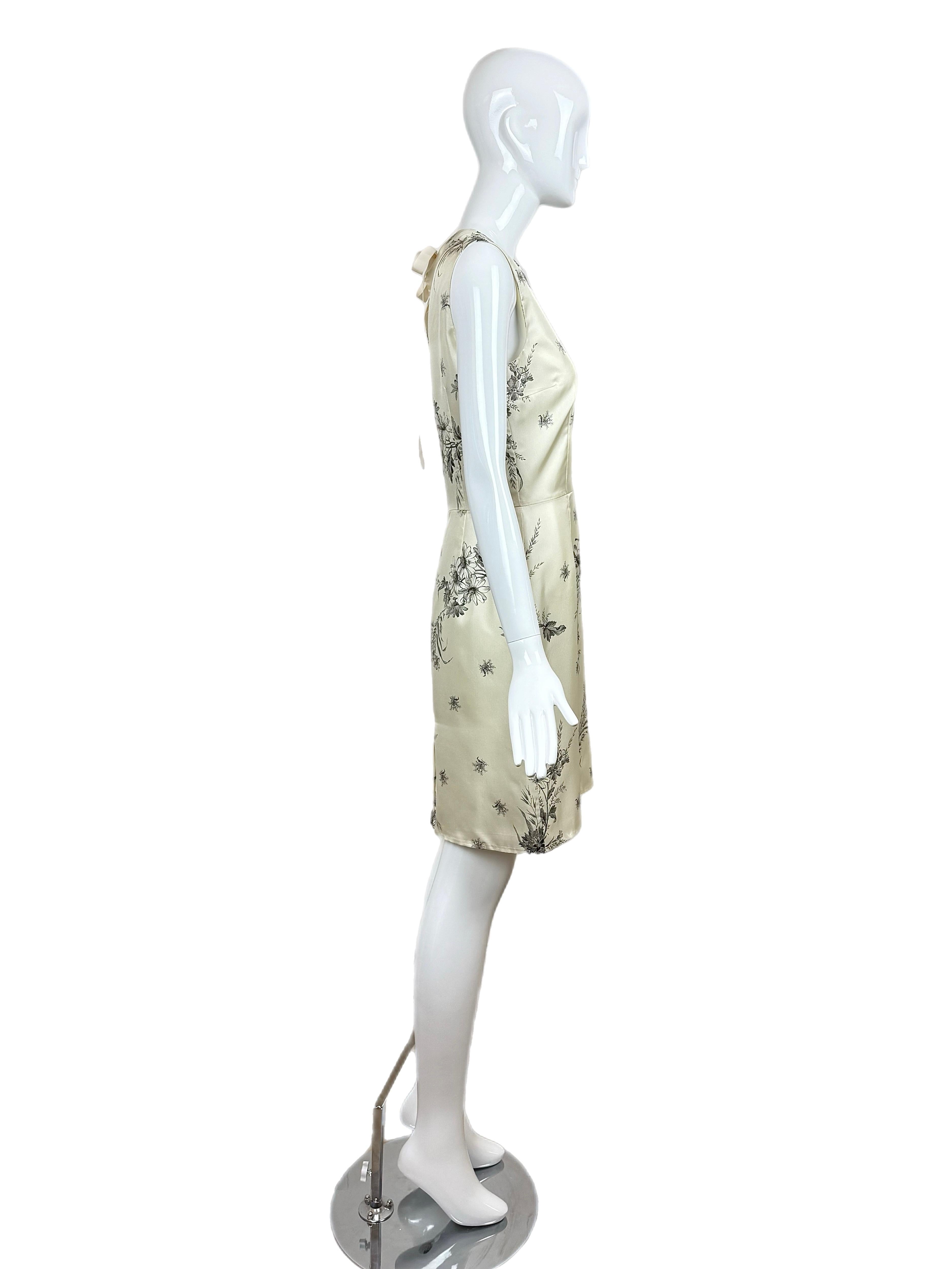 PRADA Début des années 00 - Robe vintage délicate à fleurs en soie avec ruban et nœud papillon dans le dos Pour femmes en vente