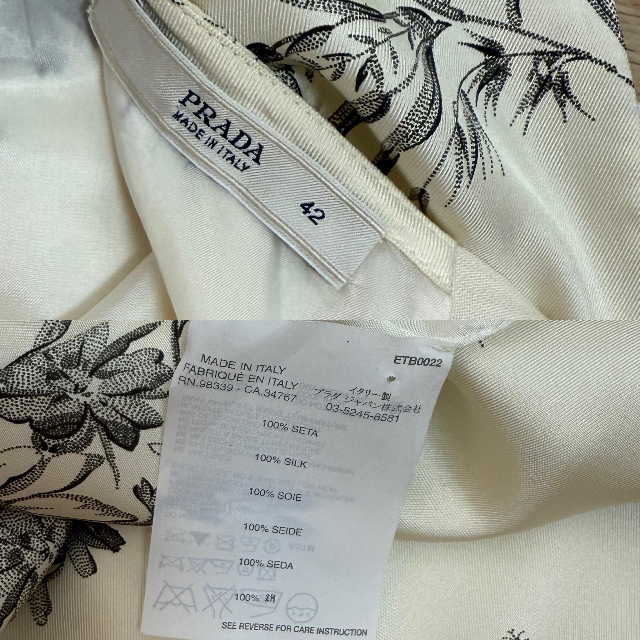 PRADA Début des années 00 - Robe vintage délicate à fleurs en soie avec ruban et nœud papillon dans le dos en vente 3