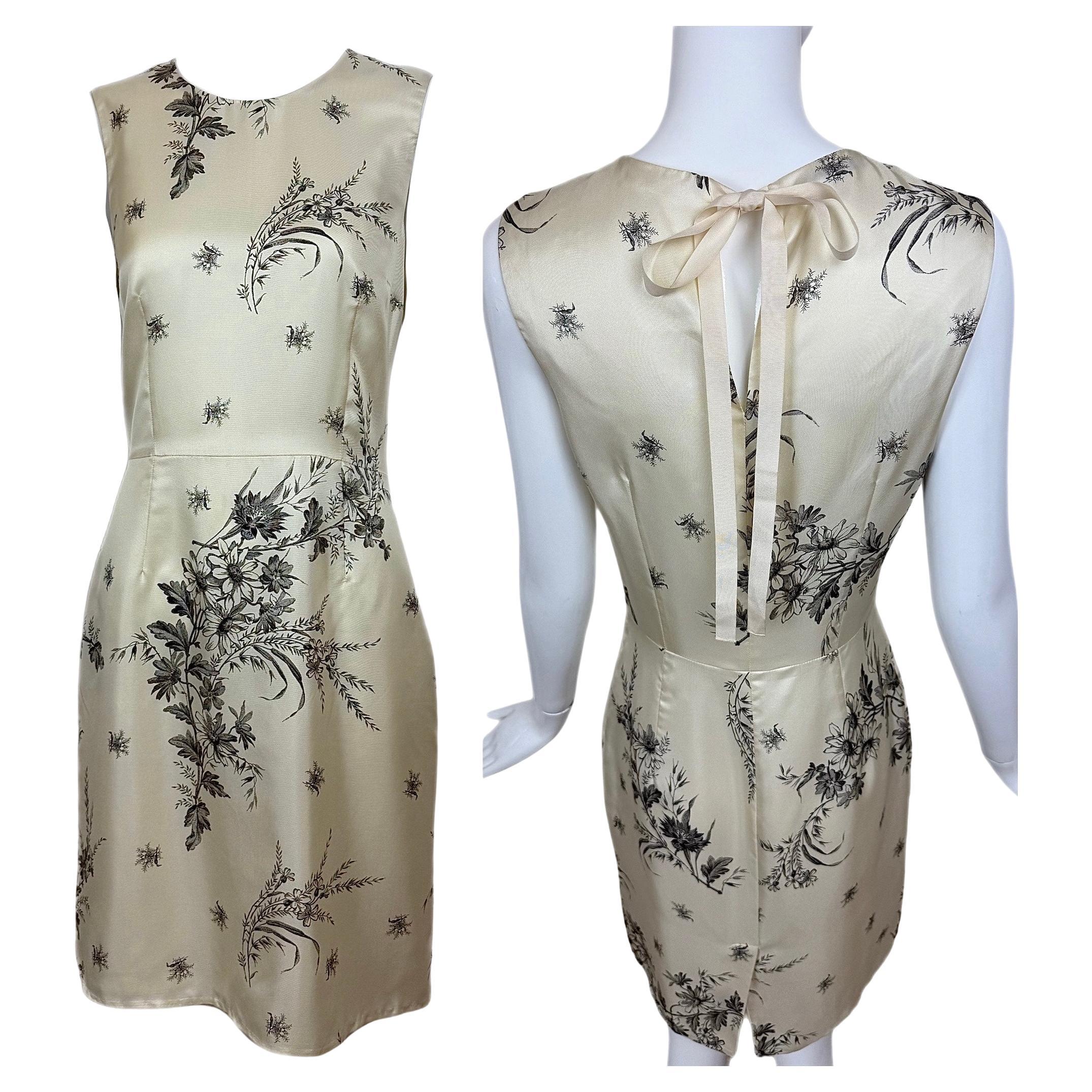 PRADA Début des années 00 - Robe vintage délicate à fleurs en soie avec ruban et nœud papillon dans le dos en vente
