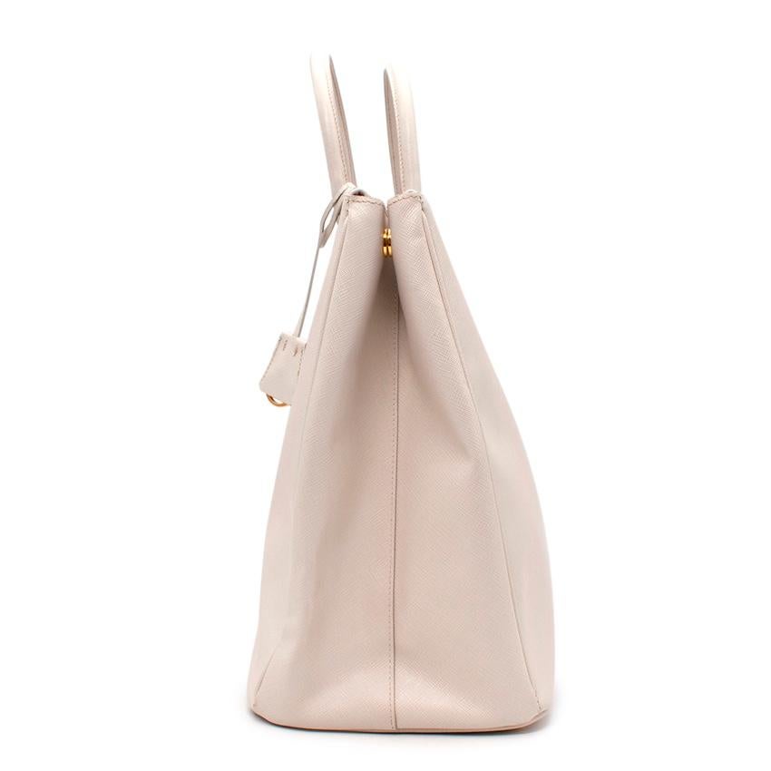 Prada Ecru Leder Saffiano Galleria Handtasche mit doppeltem Reißverschluss im Zustand „Hervorragend“ im Angebot in London, GB
