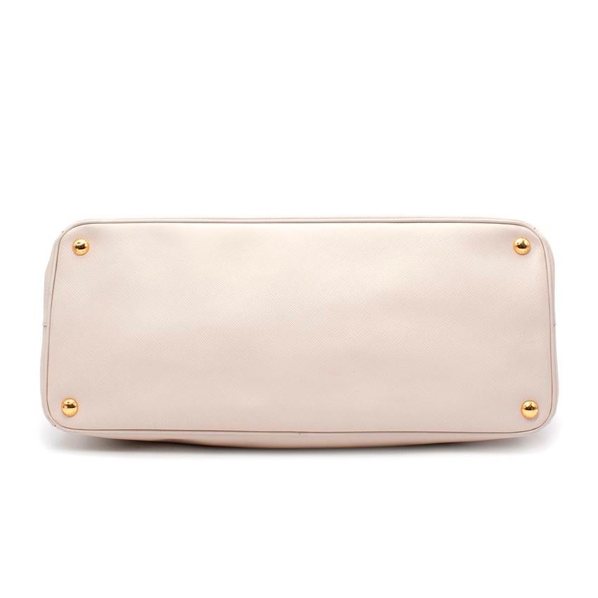 Prada Ecru Leder Saffiano Galleria Handtasche mit doppeltem Reißverschluss Damen im Angebot