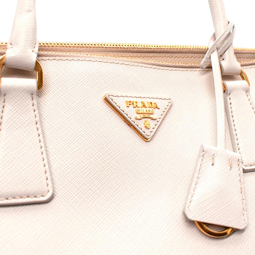 Prada Ecru Leder Saffiano Galleria Handtasche mit doppeltem Reißverschluss im Angebot 1