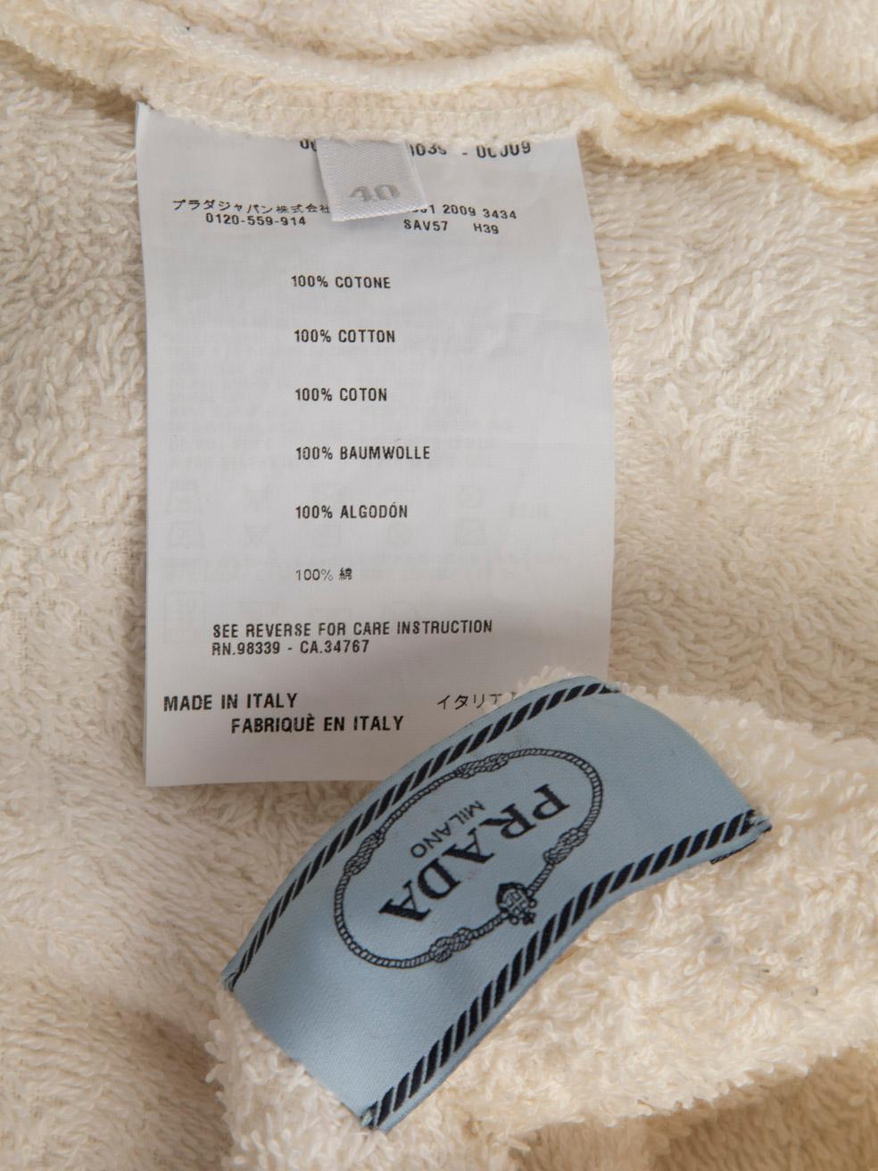Prada Mini short en éponge écru Taille S Excellent état - En vente à London, GB