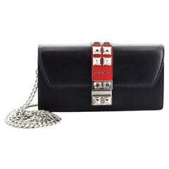 Prada Elektra Geldbörse an Kette aus beschlagenem Leder