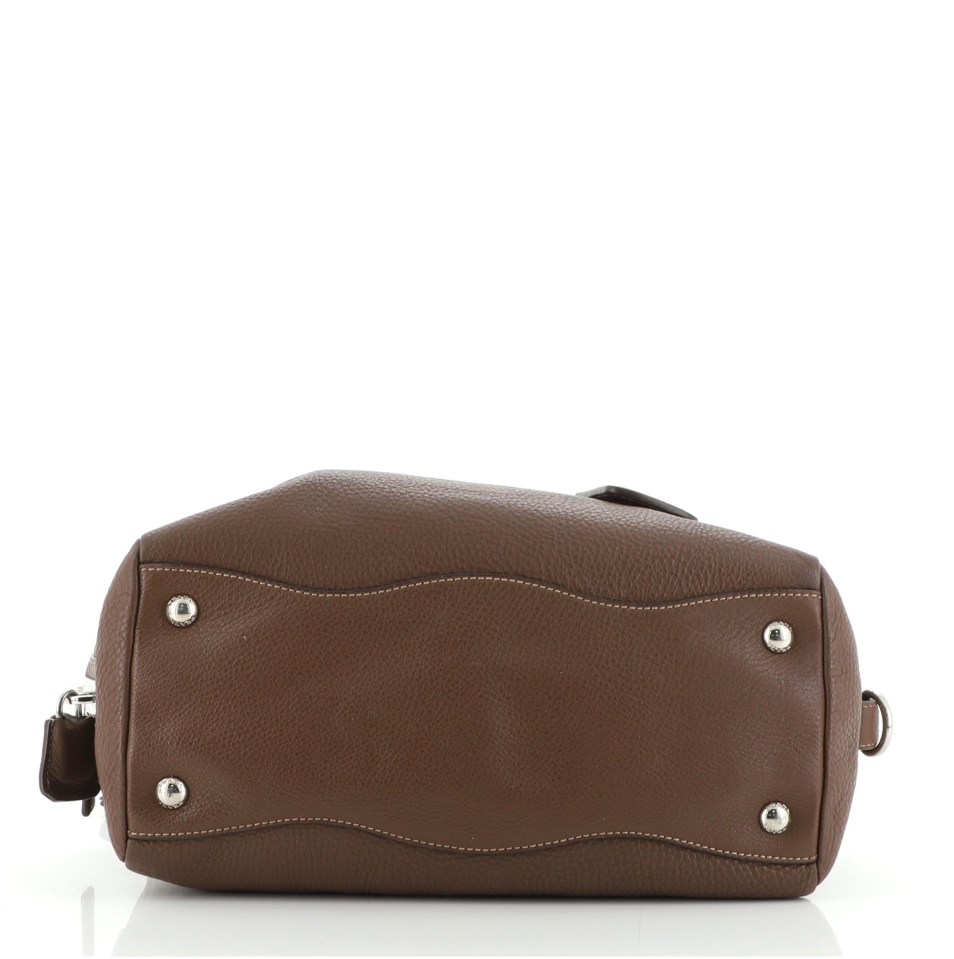 Prada Geprägtes Logo Bauletto Tasche Vitello Daino Medium im Zustand „Gut“ in NY, NY